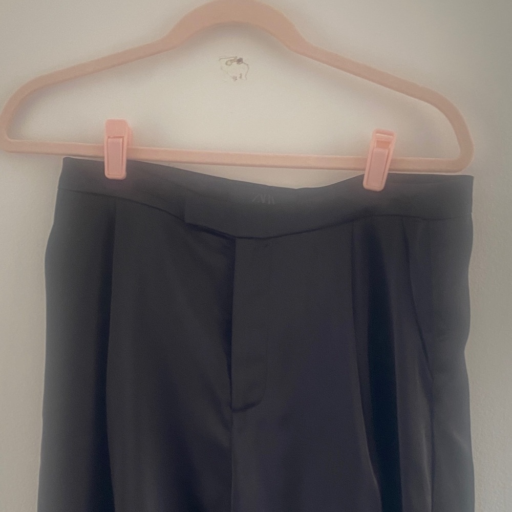 Black Wide Leg Satin like Balloon Pants - Picture 2 of 4